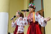 The Ukrainian children group Džerelo from Prague opened the ceremony