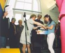 2004 - 32. MDVV - kurátorka výstavy Iva Brothánková a ministr kultury Pavel Dostál předávají ocenění